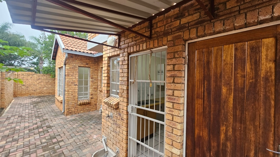 3 Bedroom Property for Sale in Safari Gardens North West